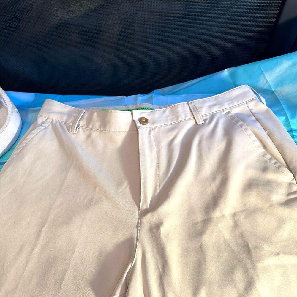 Izod Golf Shorts Size SIZE 34